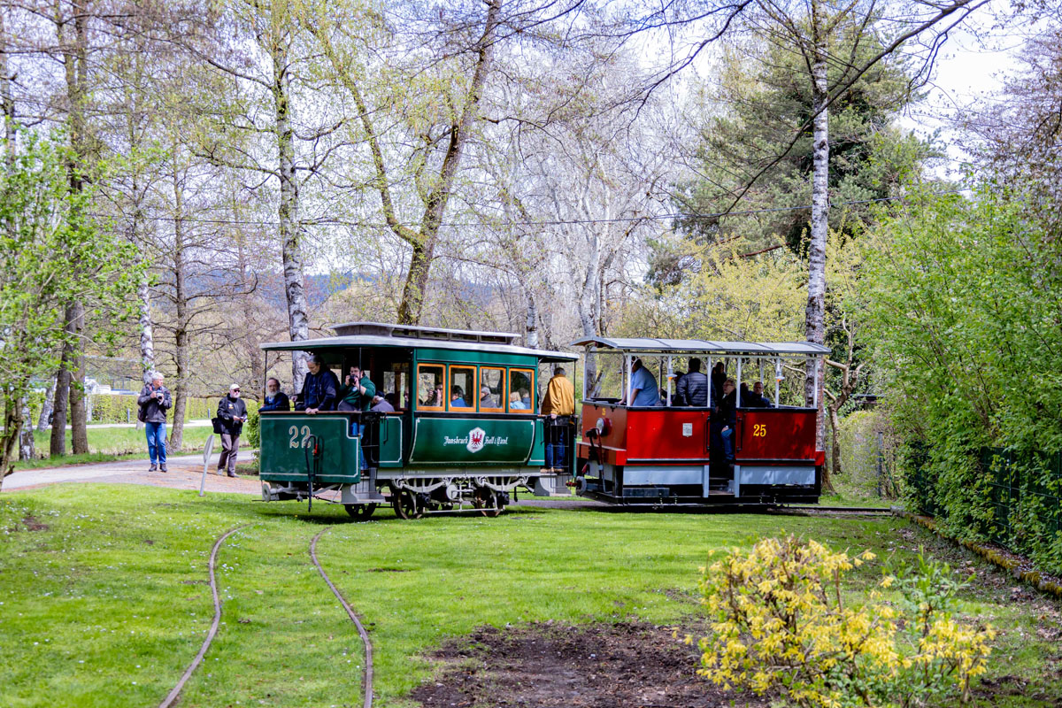 Fahrt auf der Lendcanal-Tramway mit dem Haller-Beiwagen 22, welcher vom Tramway Museum Graz restauriert und 2015 an die Nostalgiebahnen in Kärnten abgegeben wurde. (Foto: Martin Wolf)